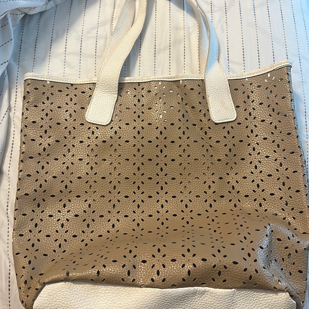 Adorable Saks fifth avenue tan and white tote bag!